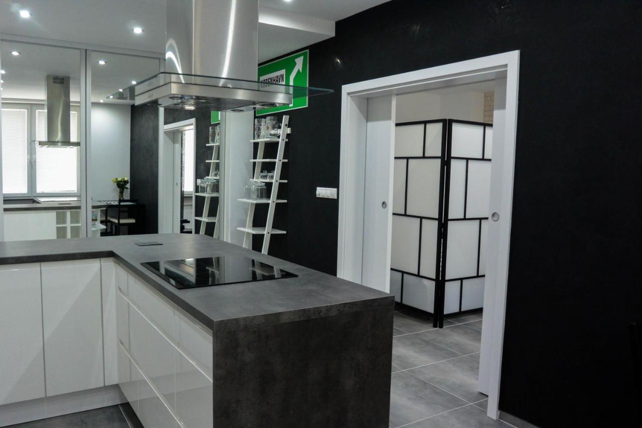 Rr Bus Station Apartment Братислава Екстериор снимка
